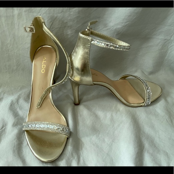 Pumps - Picture 2 of 3